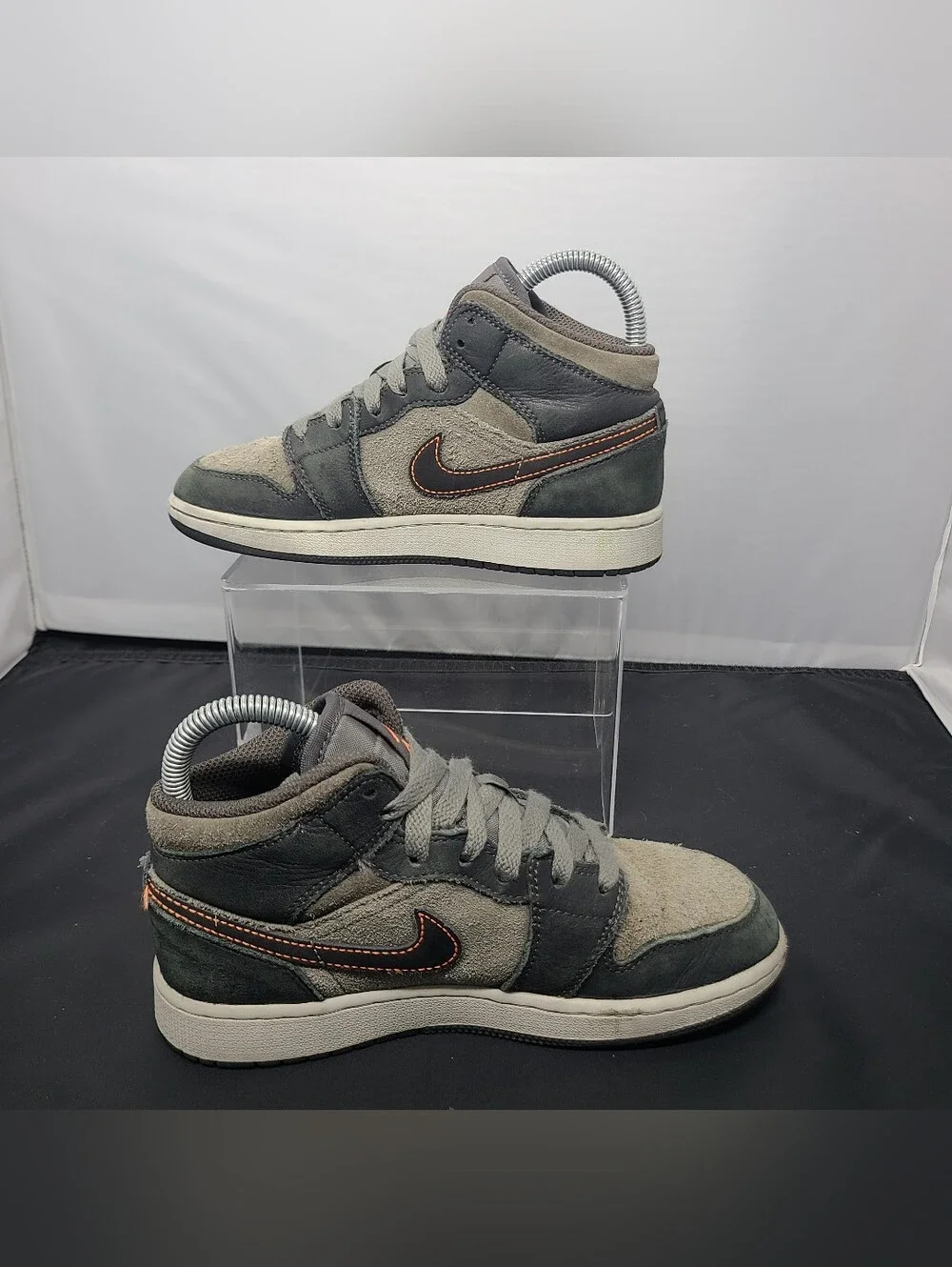 Jordan 1 Mid SE GS 